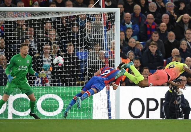 10 hình ảnh đẹp nhất vòng 9 EPL: 'Máu lửa' derby; Xúc động với Leicester - Bóng Đá