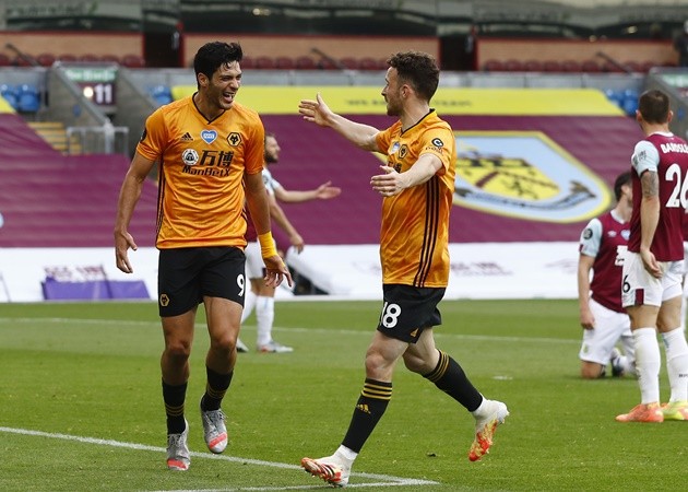 Raul Jimenez to Man Utd regret as Ed Woodward slammed over Edinson Cavani transfer - Bóng Đá