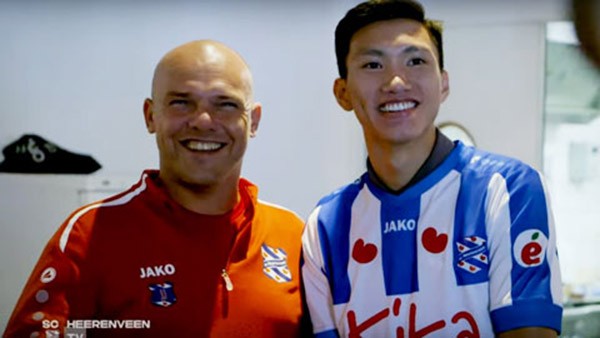 HLV Heenrenveen tiết lộ lý do tạo cơ hội ra sân cho Đoàn Văn Hậu - Bóng Đá