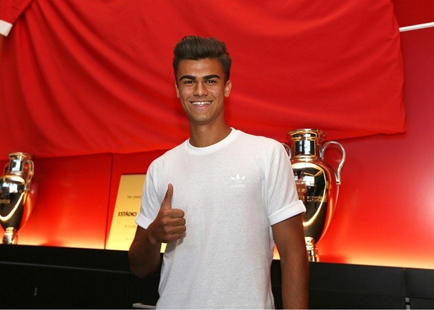 'Đỉnh' như Benfica: 1 năm bán 2 sao 'cây nhà lá vườn', thu về 194 triệu - Bóng Đá