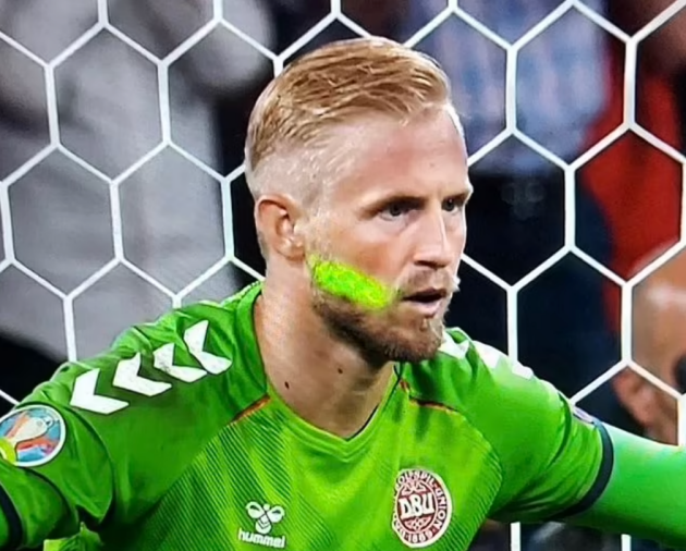 'They want banning for LIFE': Stan Collymore leads the calls for fan who shone a laser in Kasper Schmeichel's face before  - Bóng Đá