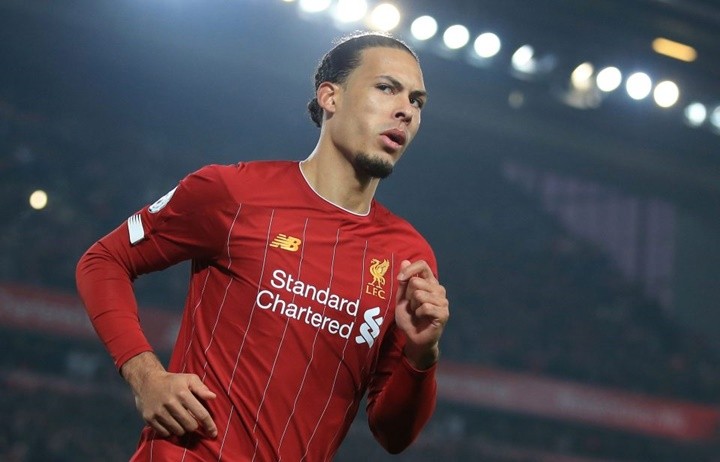 10 thương vụ đắt đỏ nổi tiếng ở phiên chợ Đông - Bóng Đá