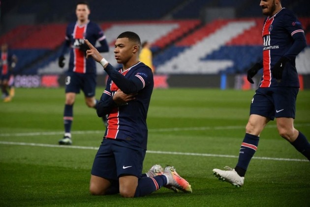 PSG 'are set to offer Kylian Mbappe a HUGE £25m-a-year salary'  - Bóng Đá