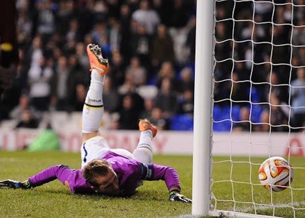 Từ Kane đến Terry: 10 thủ môn bất đắc dĩ nổi tiếng của làng túc cầu - Bóng Đá