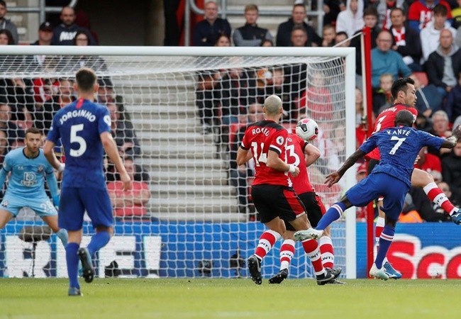 Kante xuất thần, HLV Southampton nổi đóa ngoài đường biên - Bóng Đá