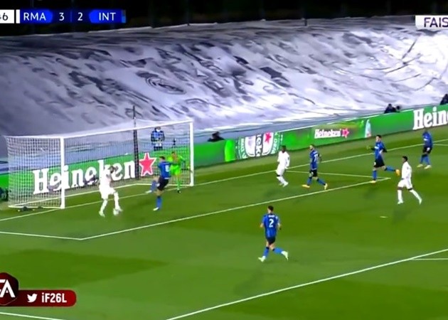 Karim Benzema hỏng ăn - Bóng Đá