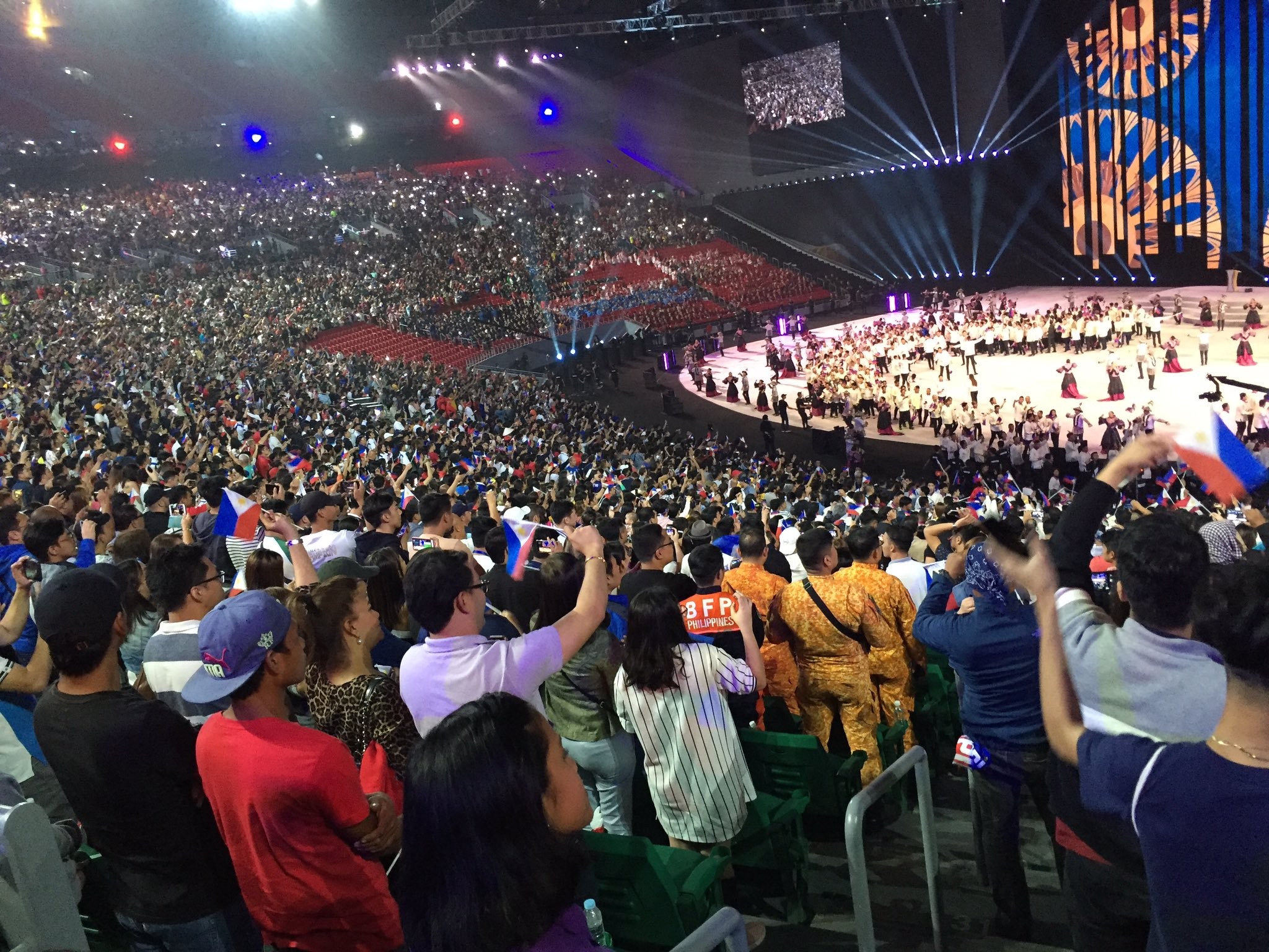 Khai mạc SEA Games 30: Văn hóa, màu sắc và người đẹp - Bóng Đá