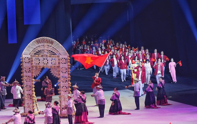 Khai mạc SEA Games 30: Văn hóa, màu sắc và người đẹp - Bóng Đá