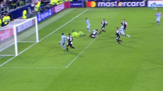 10 hình ảnh khó quên loạt trận C1 rạng sáng nay: Địa chấn 'bẻ còi'; 'Thảm họa' Morata - Bóng Đá