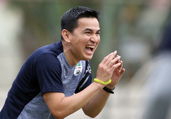 V-League tạm hoãn vì Covid-19, Kiatisak liền lên tiếng - Bóng Đá