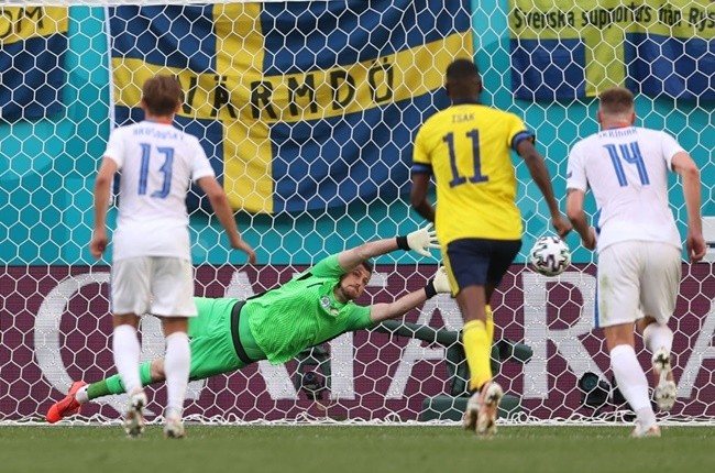 Hỗn loạn phút bù giờ, Thụy Điển hú vía vượt ải Slovakia - Bóng Đá