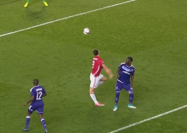 Milan's Ibrahimovic says Man Utd injury forced him to keep going - Bóng Đá