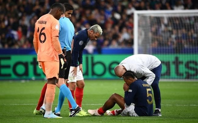 Kounde gửi thông điệp khi lỡ trận El Clasico - Bóng Đá