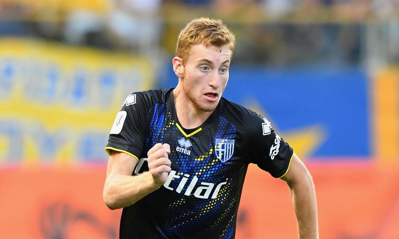 Reports: Manchester United make £21 Million bid for Serie A breakthrough star - Bóng Đá