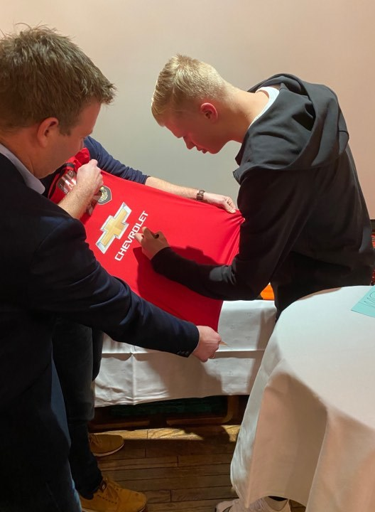 CHOÁNG! Chưa tới Man Utd, Haaland đã bị CĐV Quỷ đỏ 'vùi dập' - Bóng Đá