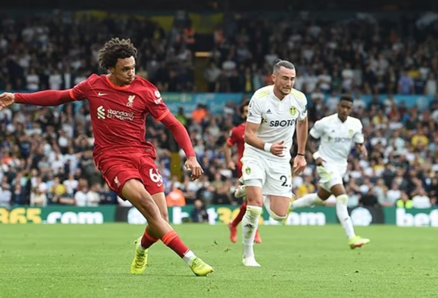 'He's Beckham and De Bruyne at right-back': Gary Neville thrilled by Trent Alexander-Arnold's form - Bóng Đá