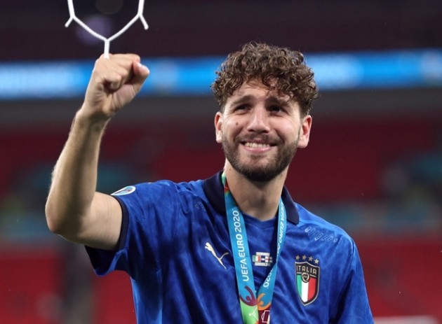 Liverpool are claimed to be readying their own offer to sign Arsenal target Manuel Locatelli from Sassuolo this summer. - Bóng Đá