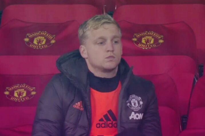 Manchester United fans can't believe what happened to Donny van de Beek against Chelsea - Bóng Đá
