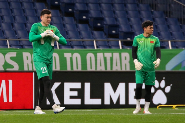 Văn Lâm chọn bước lùi về V.League - Bóng Đá