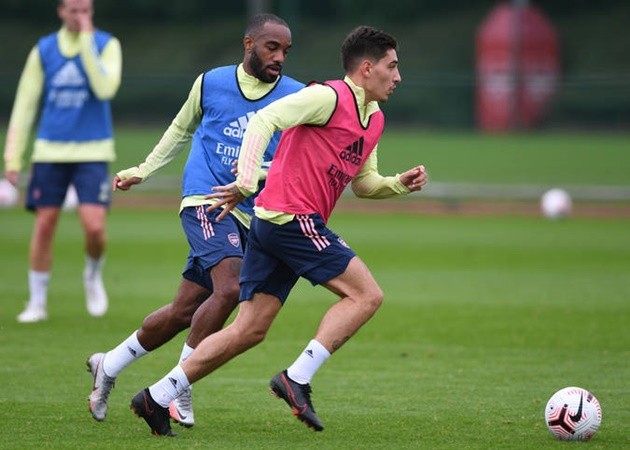 Arsenal tập luyện, CĐV bấn loạn vì hai trợ lý trẻ trung của Mikel Arteta - Bóng Đá