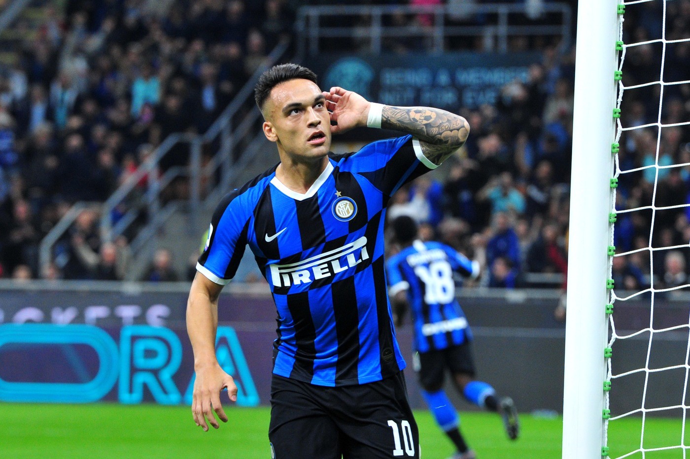 Report: Barcelona eyeing pair of Milan strikers - Bóng Đá