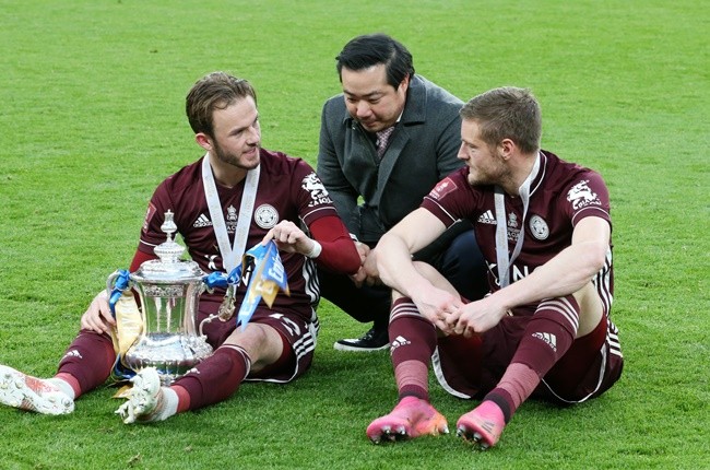 Ăn mừng đặc biệt, 2 sao Leicester 'vỗ thẳng mặt' chủ tịch Chelsea - Bóng Đá