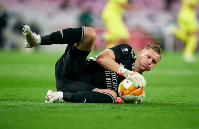 Charles Watts has named both Andre Onana and David Raya as potential replacements for Bernd Leno - Bóng Đá
