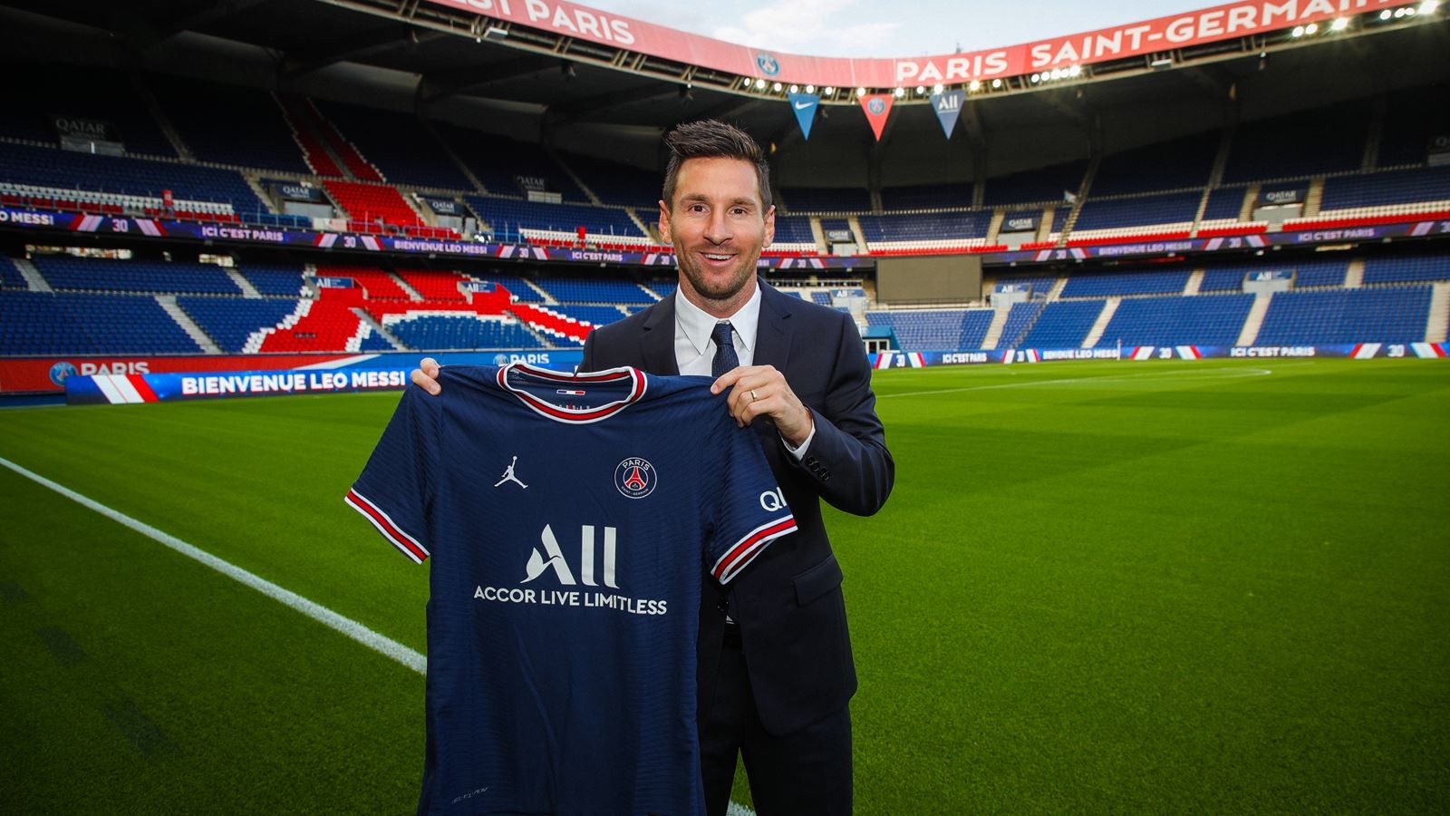 CHÍNH THỨC! Leo Messi ra mắt PSG, chốt luôn số áo - Bóng Đá