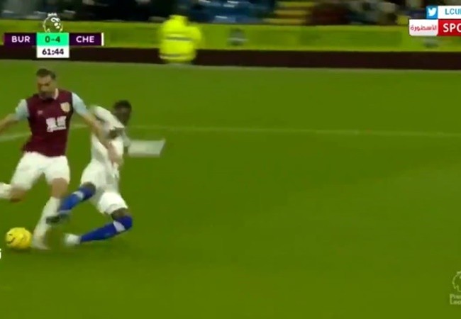 Sao Chelsea thi triển chiêu thức kinh điển trong truyện Jindo - Bóng Đá