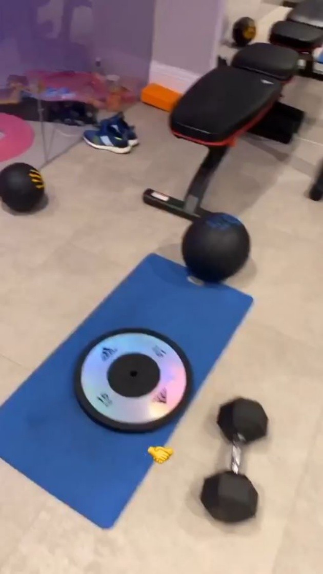 Jesse Lingard looks shredded in gruelling gym workout as Man Utd ace prepares for new season with future up in air - Bóng Đá