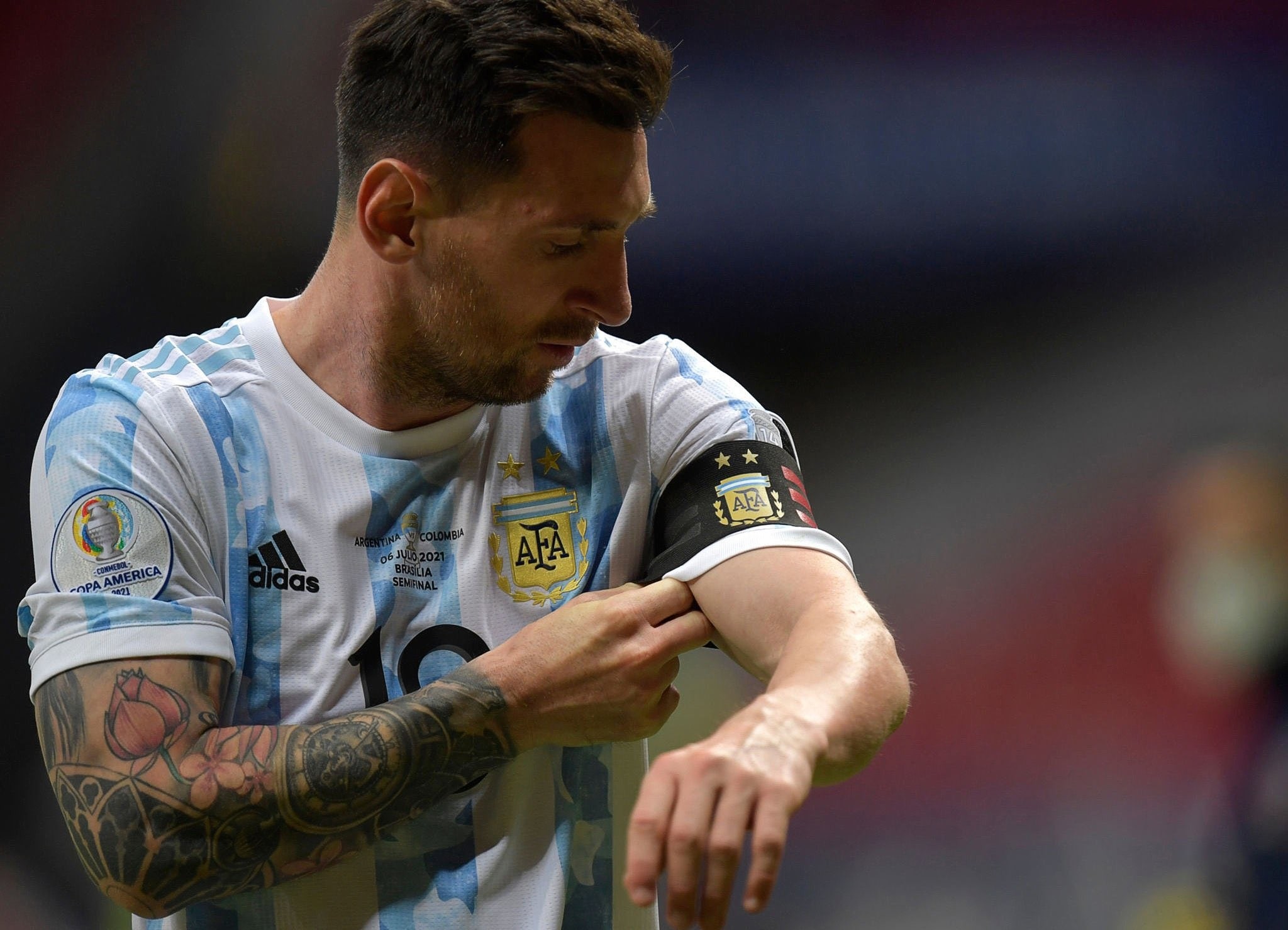 Messi cũng phải ôm cảm ơn người hùng từng bị Arsenal hắt hủi - Bóng Đá