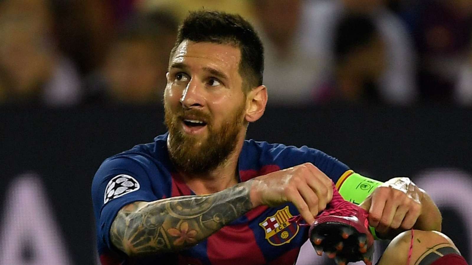 'They wait for Messi to do something' - Wenger says Barcelona 'play like a team in crisis' - Bóng Đá