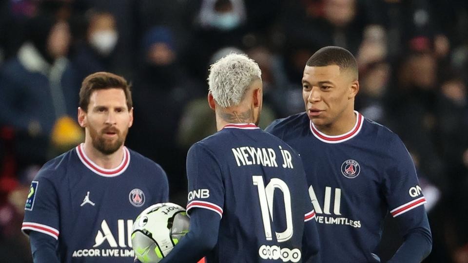 PSG lỗ nặng - Bóng Đá