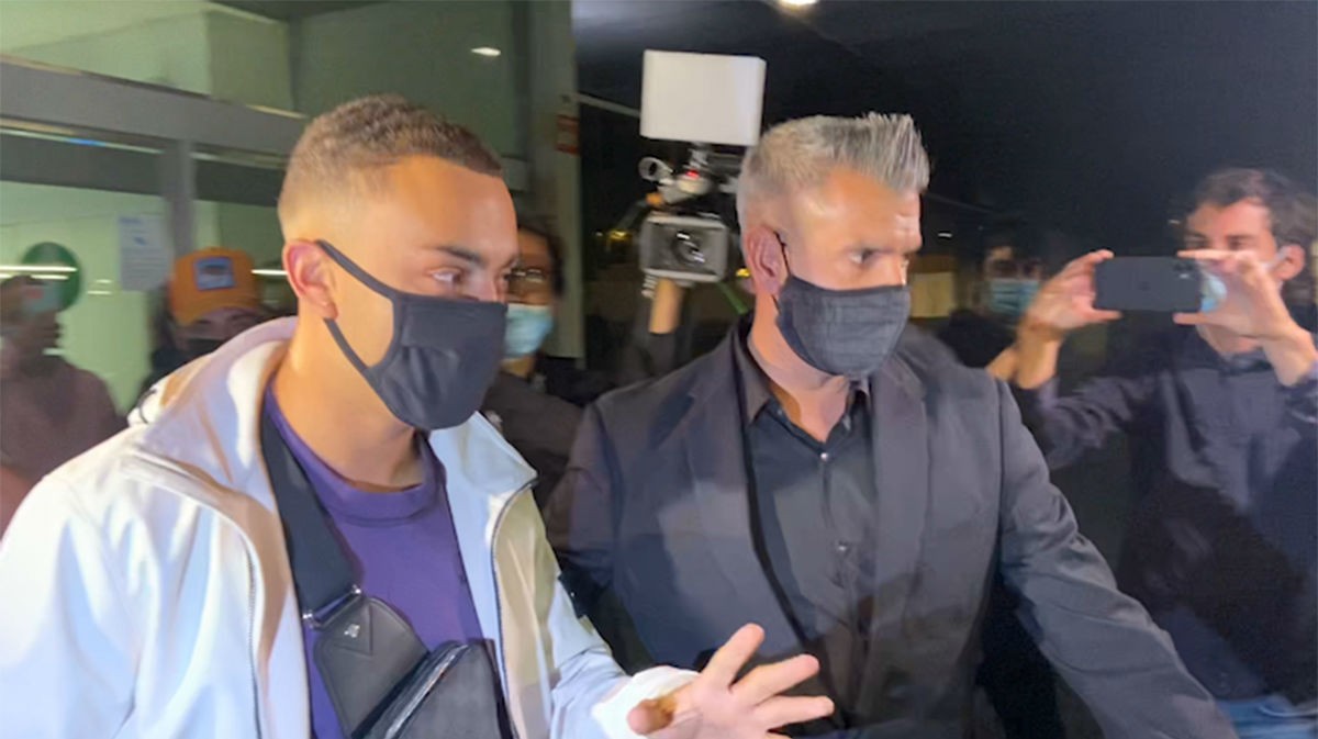 Sergiño Dest arrives in Barcelona to complete transfer from Ajax! - Bóng Đá