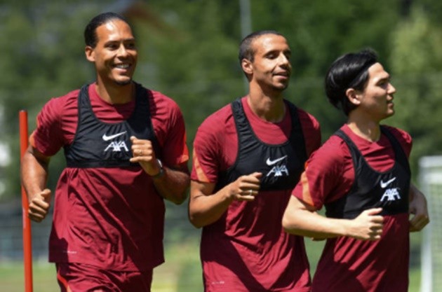 Virgil van Dijk sends two-word message to Liverpool fans after returning to training - Bóng Đá