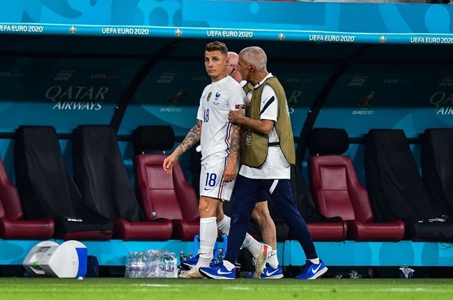 France’s medical staff fear that Lucas Digne’s Euros might be over with a hamstring problem. Tests tomorrow. - Bóng Đá