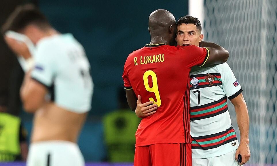 CHÍNH THỨC! Đội hình tiêu biểu EURO 2020: Tranh cãi Lukaku, Shaw - Bóng Đá