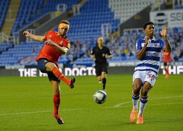 LUTON TO PLAY MANCHESTER UNITED IN CARABAO CUP AFTER SEEING OFF READING - Bóng Đá