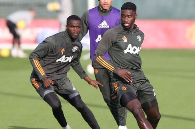 Aston Villa sent transfer message as Manchester United defender faces uncertain future - Bóng Đá