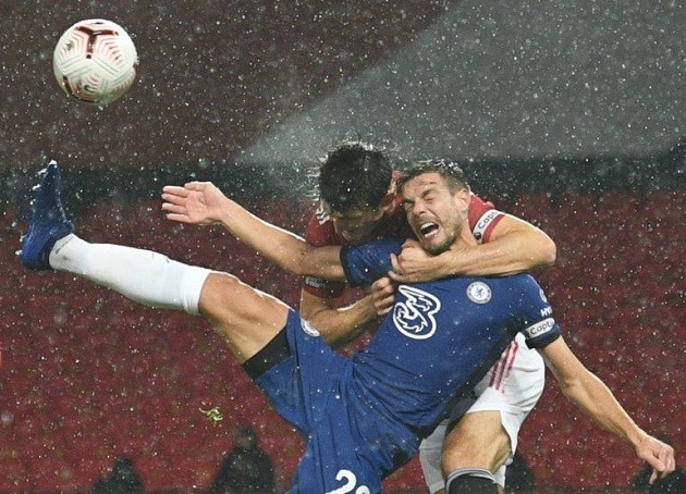 Former Premier League referee slams VAR official for not giving Chelsea penalty against Maguire - Bóng Đá