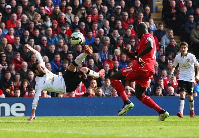 10 hình ảnh ấn tượng nhất lịch sử cặp trận M.U - Liverpool: 'Mr. Camera'; 'Đóa hồng' rực sáng - Bóng Đá