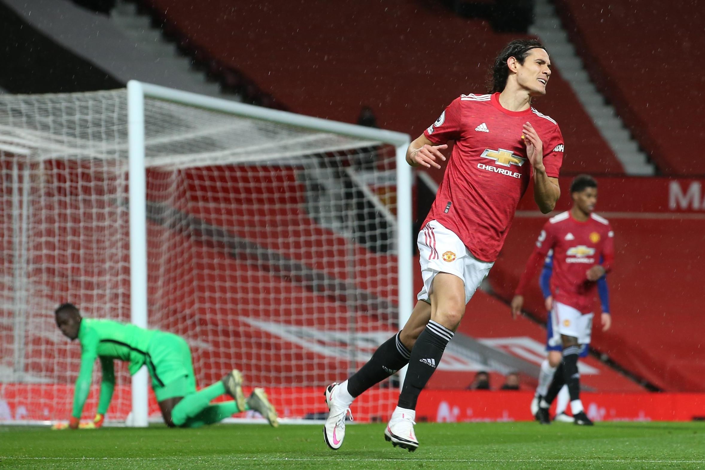 Chelsea new keeper Edouard Mendy ‘summons inner Kepa’ after almost scoring comic own goal with shocking pass at Man Utd - Bóng Đá