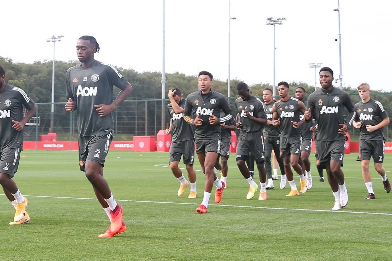 Donny van de Beek, Paul Pogba and Bruno Fernandes in Manchester United training ahead of season opener - Bóng Đá