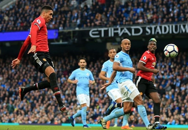10 hình ảnh 'bùng nổ' derby Manchester: Tượng đài Rooney; 'Why Always Me?' - Bóng Đá