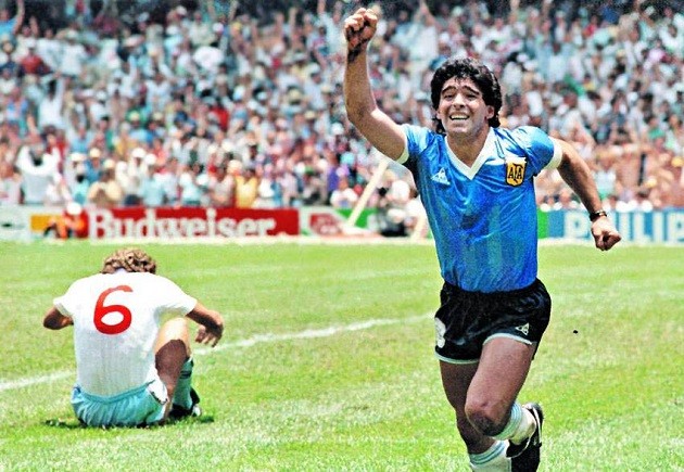 Chiếc áo Maradona mang khi ghi bàn thắng bằng tay đang do ai sở hữu? - Bóng Đá