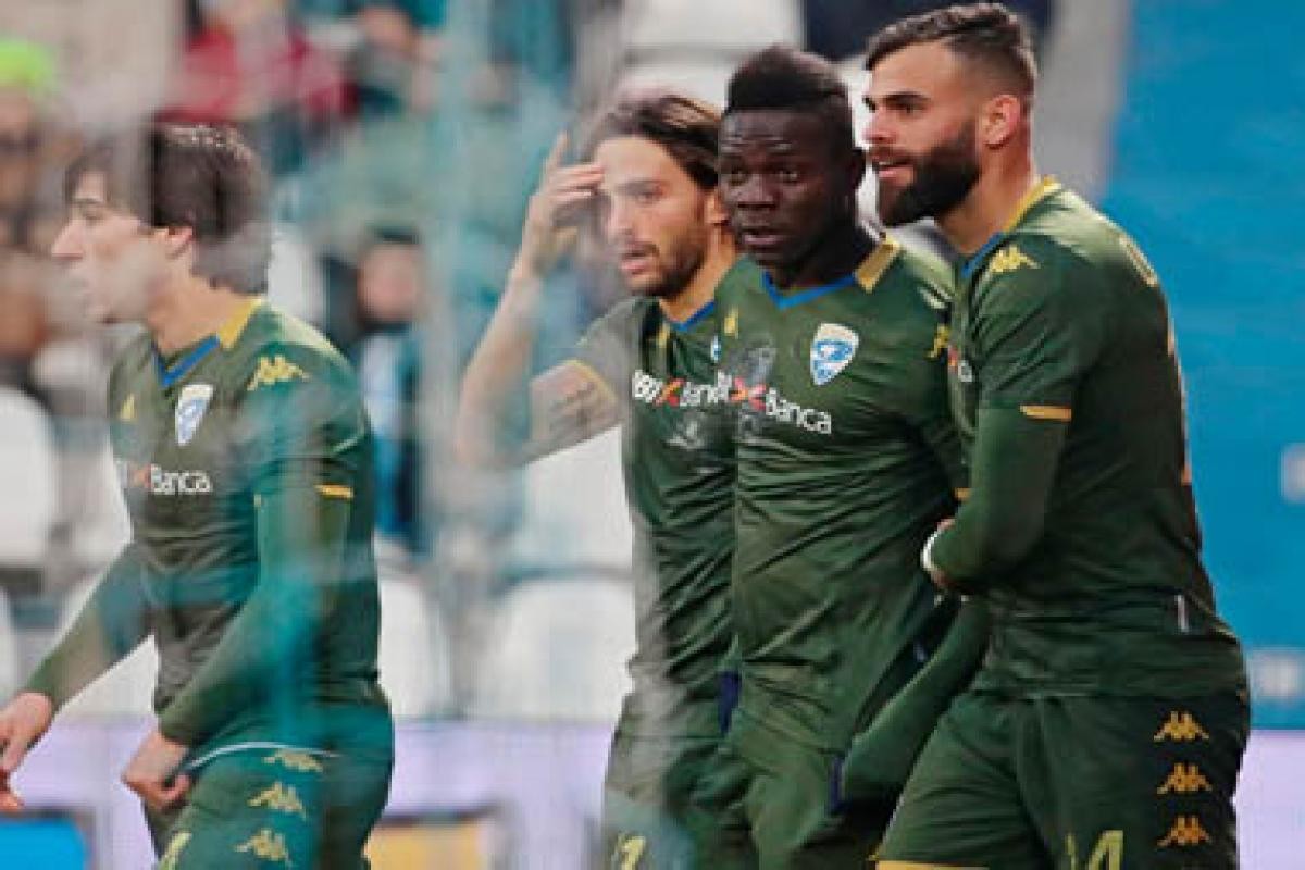 Balotelli: 'Just want to save Brescia' - Bóng Đá