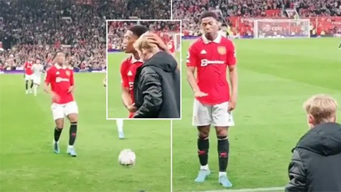 Martial tells ball boy to slowdown - Bóng Đá