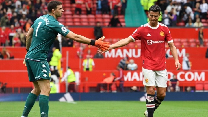 Fernandes có màn trả thù ngọt ngào, biến Martinez thành trò hề - Bóng Đá
