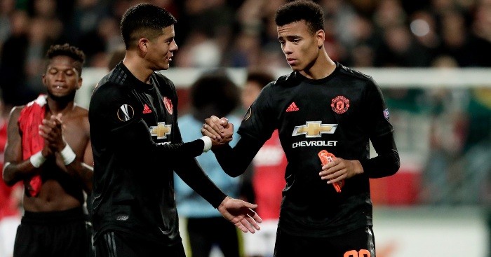 Chỉ 1 bức ảnh, đủ để thấy sự khác biệt giữa Man Utd và Chelsea - Bóng Đá