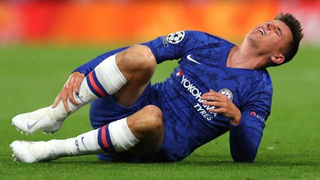 Frank Lampard refuses to rule out Mason Mount playing against Liverpool despite limping off midweek - Bóng Đá